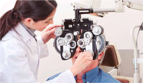 Só o médico oftalmologista é habilitado para cuidar de seus olhos
